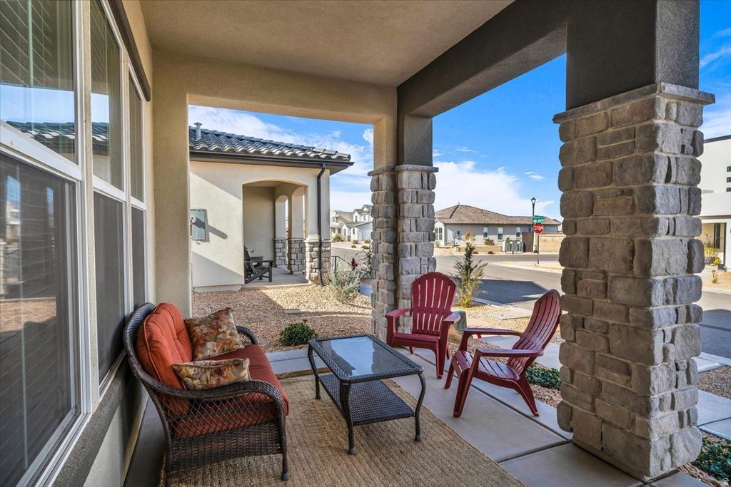 Photo of 663 W JUNIPER DR, Saint George, UT 84790 (MLS # 2137295)