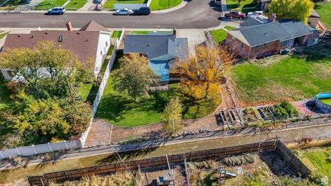 Tiny photo for 917 N GARDEN DR, Orem, UT 84057 (MLS # 2118635)
