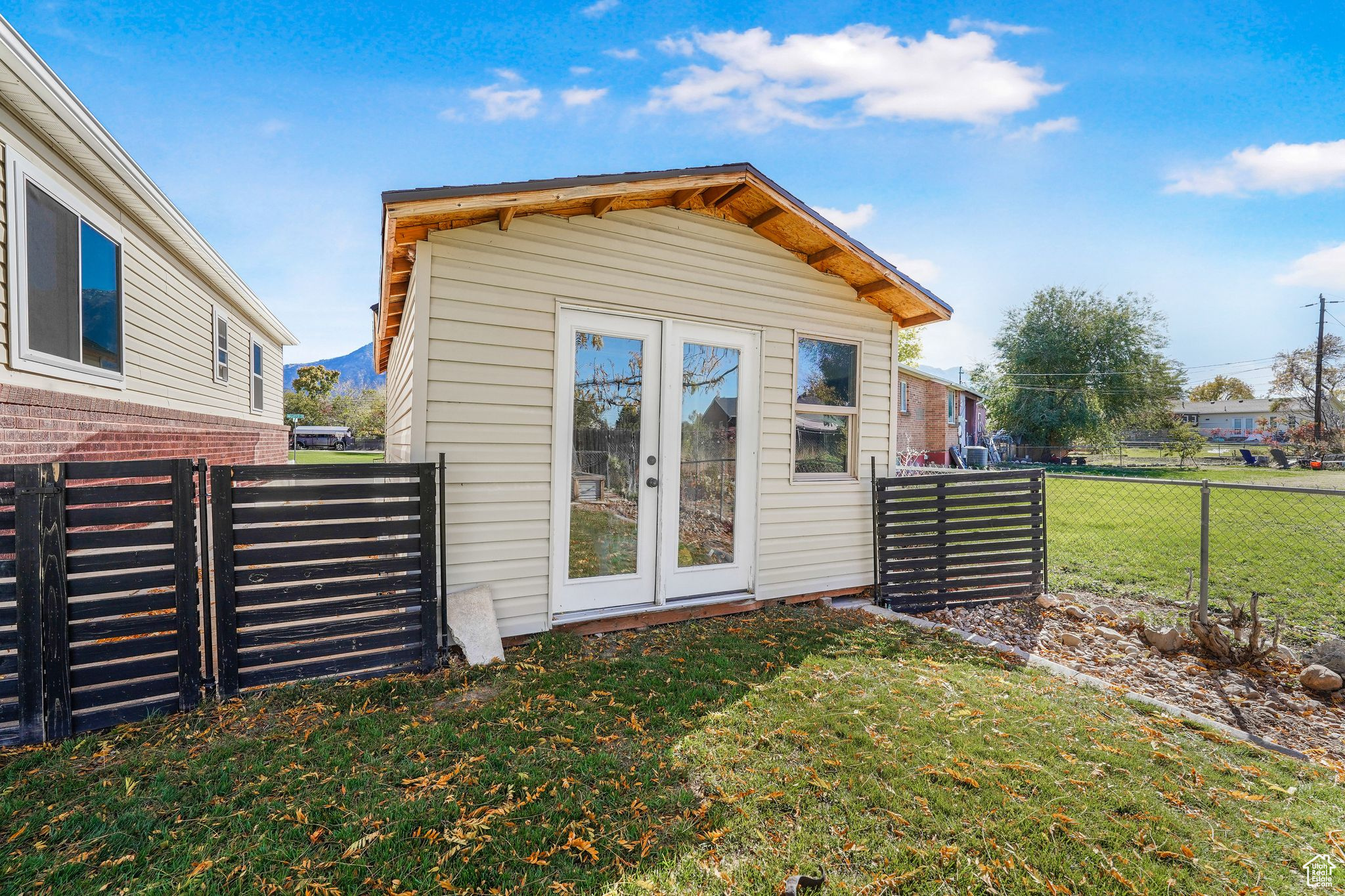 MEMMO GARDENS - Residential