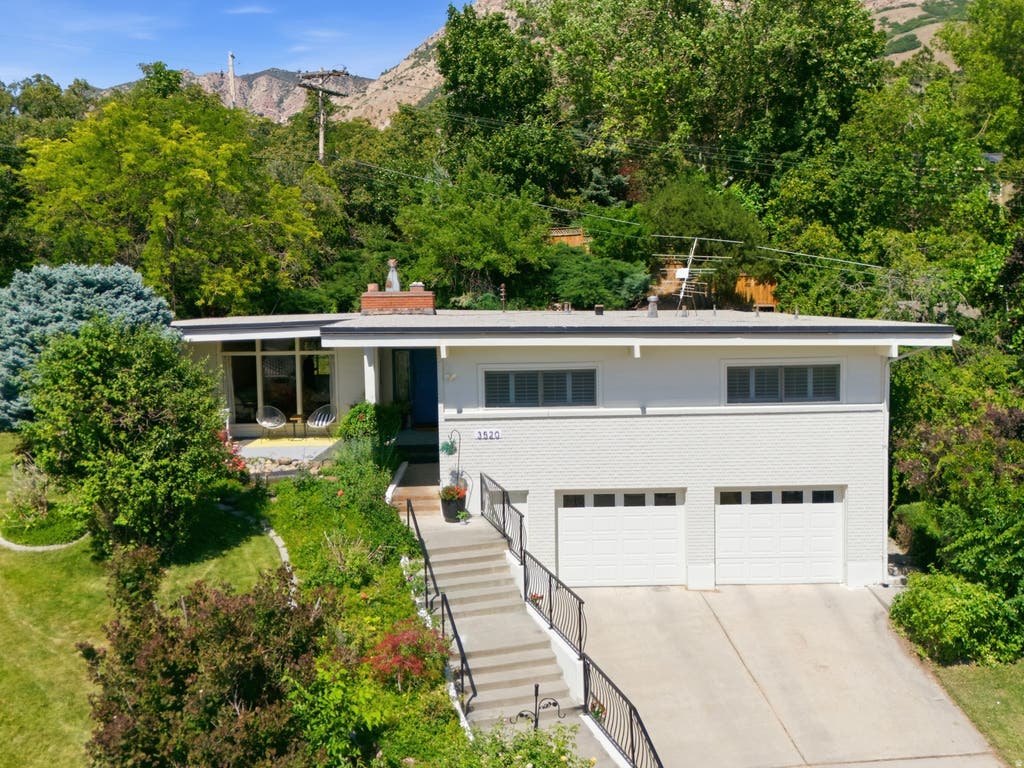 Photo of 3520 KINGSTON CIR, Ogden, UT 84403 (MLS # 2167793)