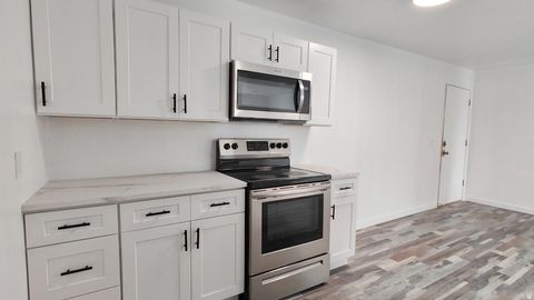 Photo of 555 N STARCREST DR #B28, Salt Lake City, UT 84116 (MLS # 2120462) Photo of 555 N STARCREST DR #B28, Salt Lake City, UT 84116 (MLS # 2120462)