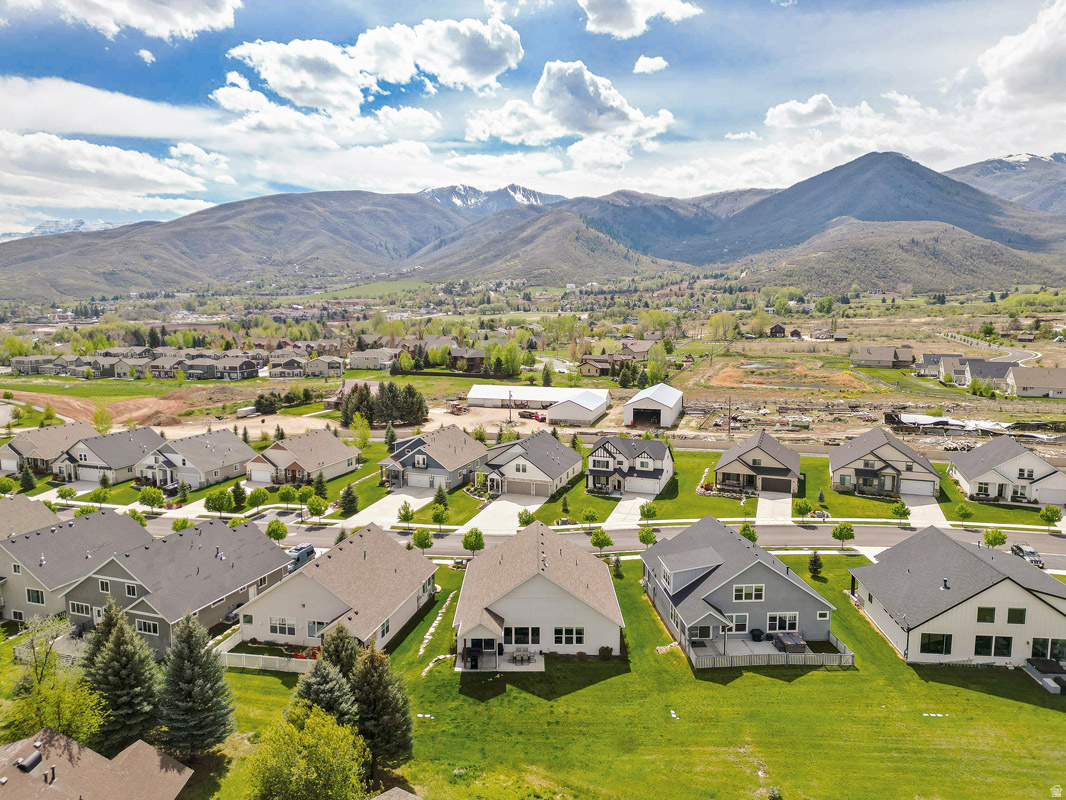 SCOTCH FIELDS - Residential