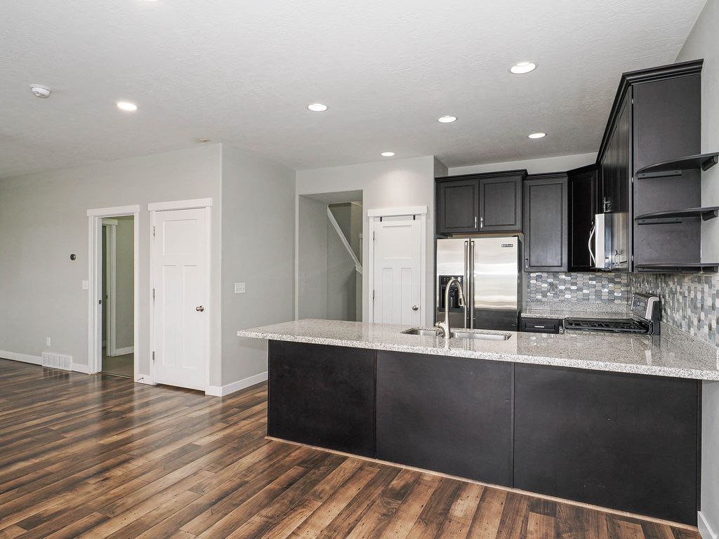 Photo of 932 W FREEDOM WAY, Bluffdale, UT 84065 (MLS # 2153050)