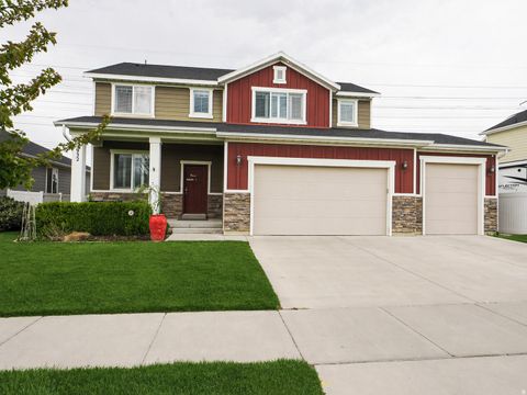 Photo of 932 W FREEDOM POINT WAY S, Bluffdale, UT 84065 (MLS # 2153050)