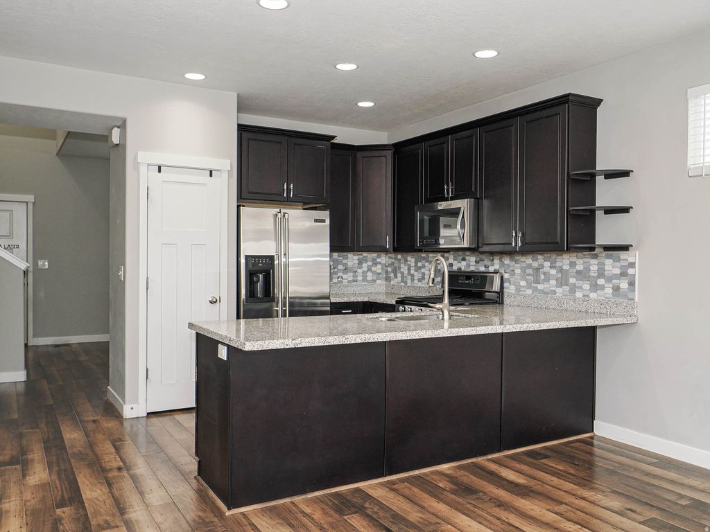 Photo of 932 W FREEDOM WAY, Bluffdale, UT 84065 (MLS # 2153050)