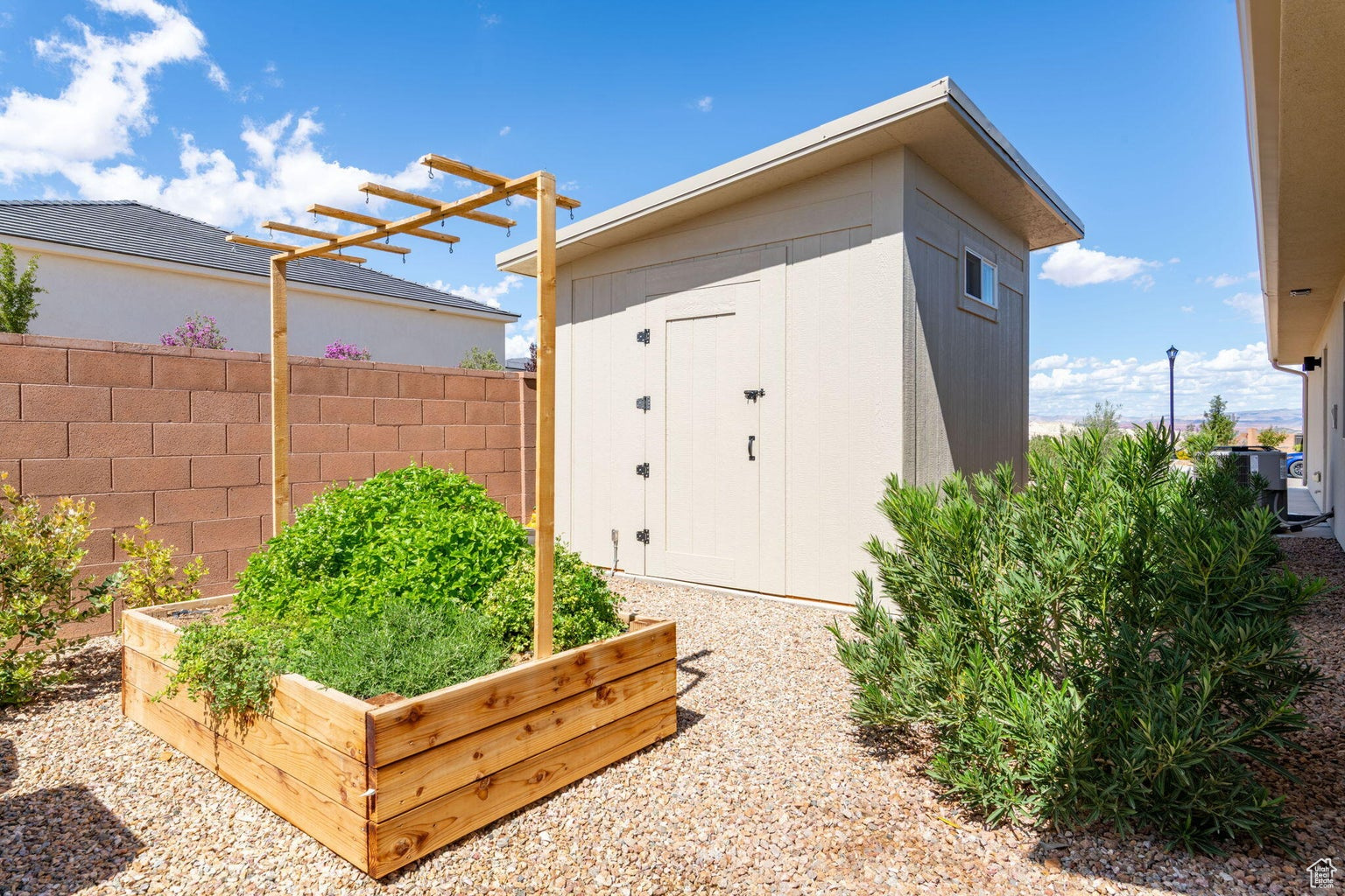SAND RIDGE - Residential