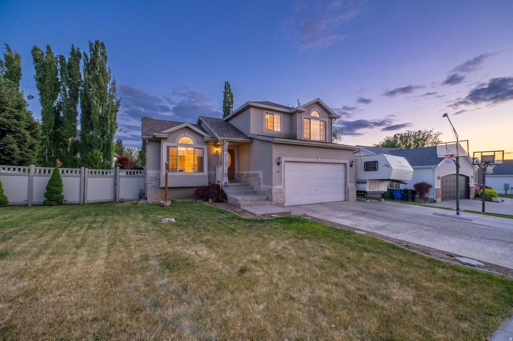 Photo of 94 E 550 S, Kaysville, UT 84037 (MLS # 2159487)