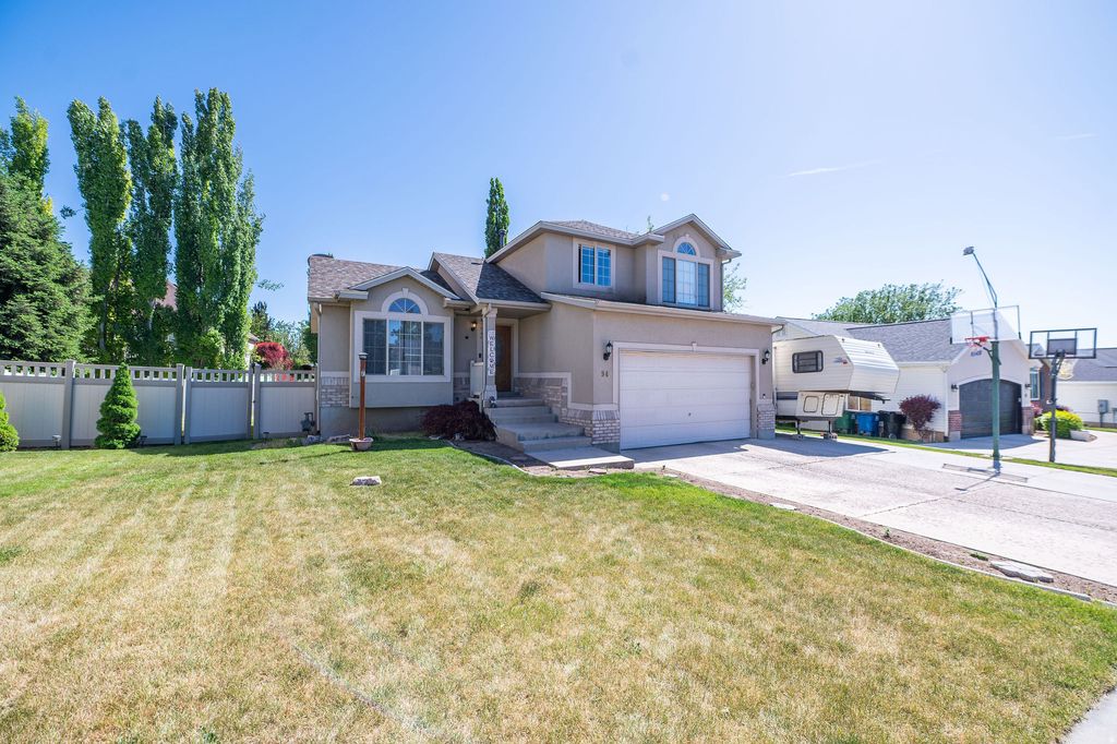 Photo of 94 E 550 S, Kaysville, UT 84037 (MLS # 2159487)