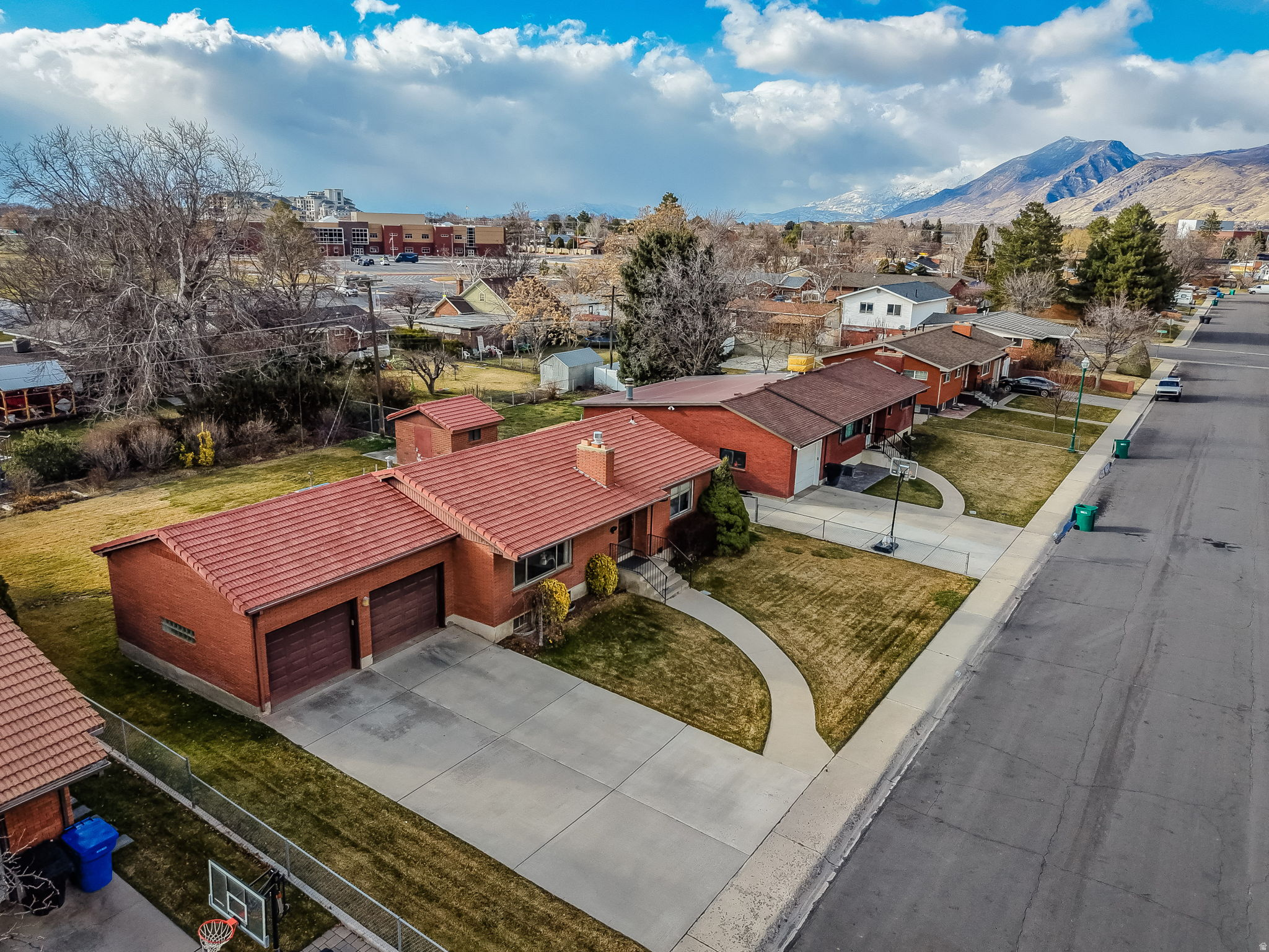 LINCOLN GARDENS - Residential