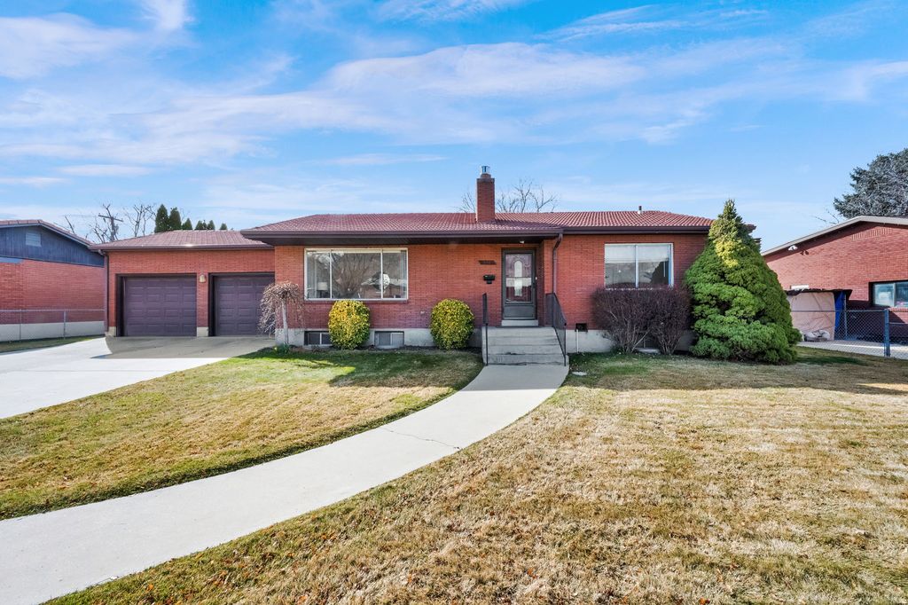 Photo of 556 S 450 E, Orem, UT 84097 (MLS # 2142939)
