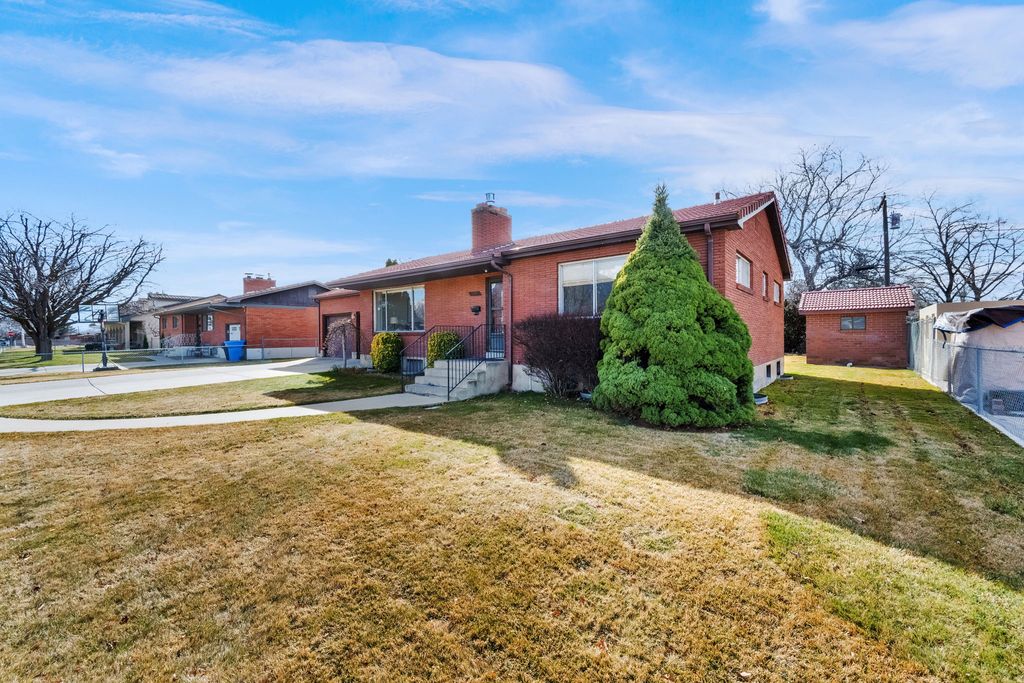 Photo of 556 S 450 E, Orem, UT 84097 (MLS # 2142939)