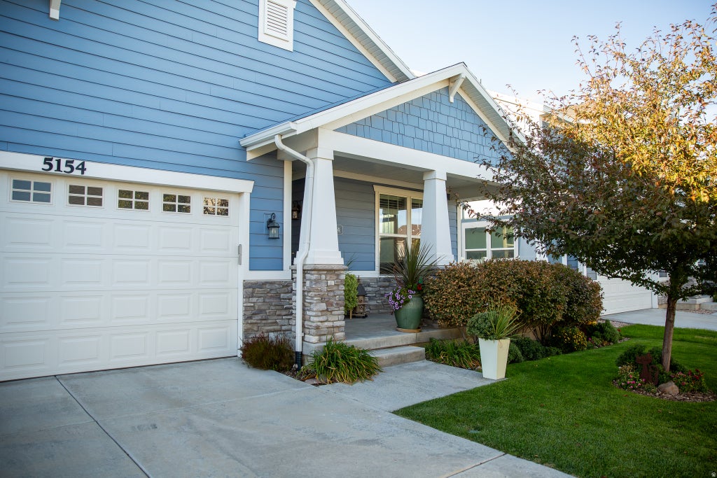 Photo of 5154 W LOWER WOOD LN, Herriman, UT 84096 (MLS # 2185765)