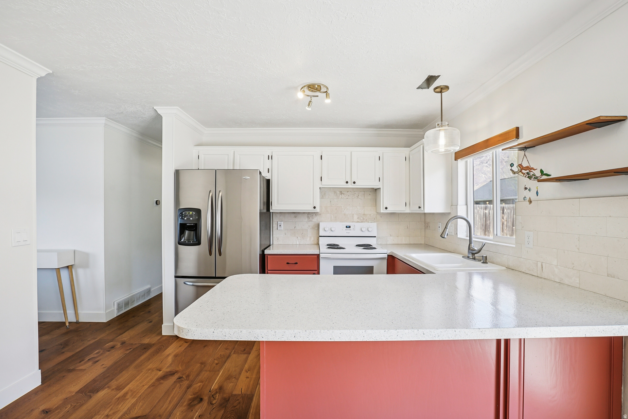 MOUNTAIN MEADOW - Residential