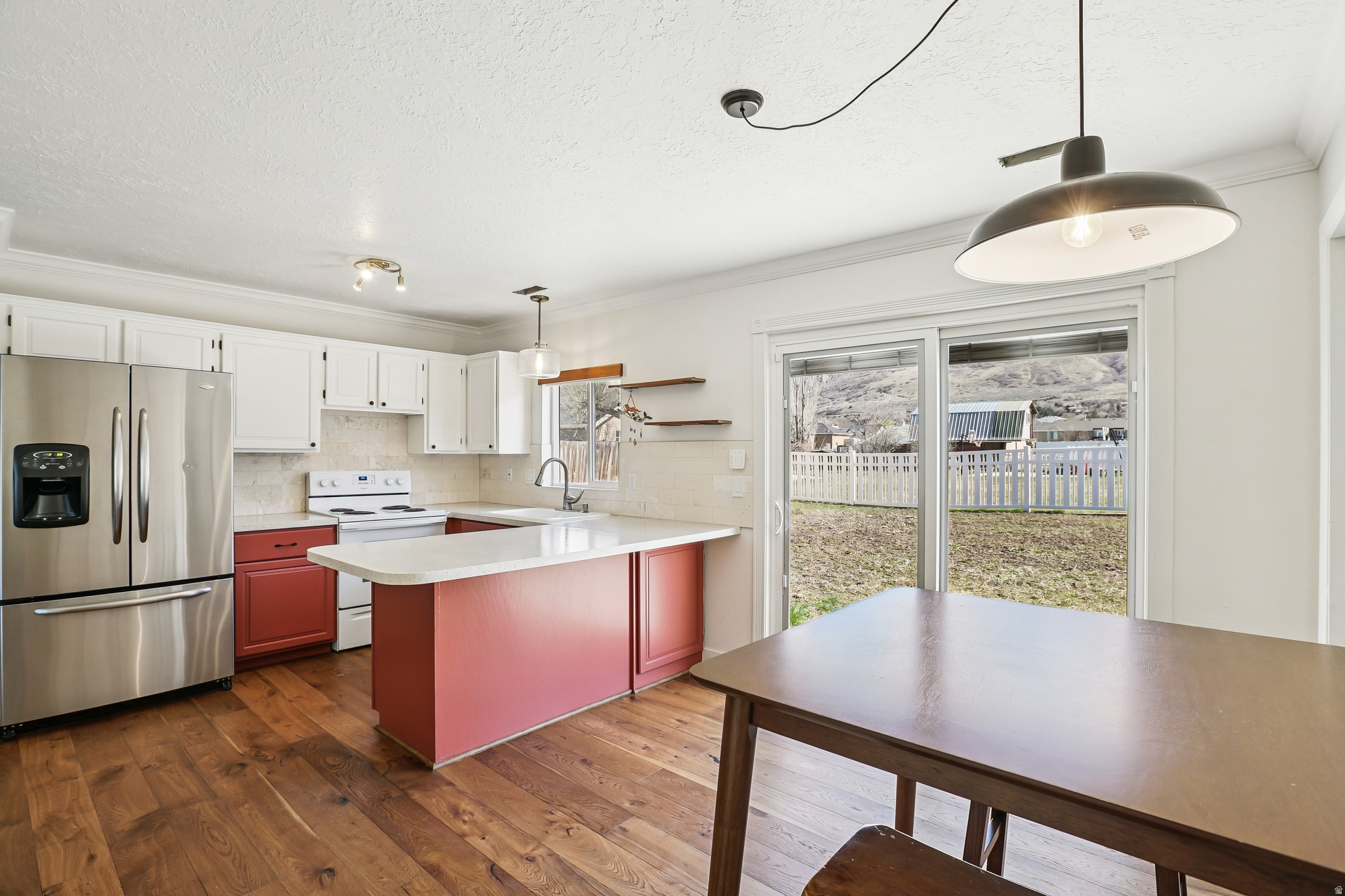 MOUNTAIN MEADOW - Residential