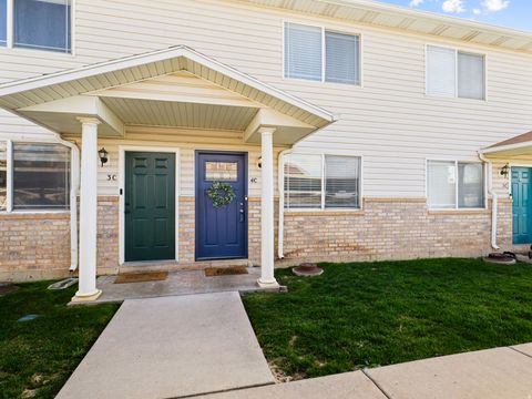 Photo of 422 E 2050 N #4C, North Ogden, UT 84414 (MLS # 2145203)