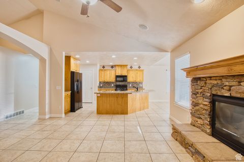 Tiny photo for 916 S 1760 W, Syracuse, UT 84075 (MLS # 2116532)