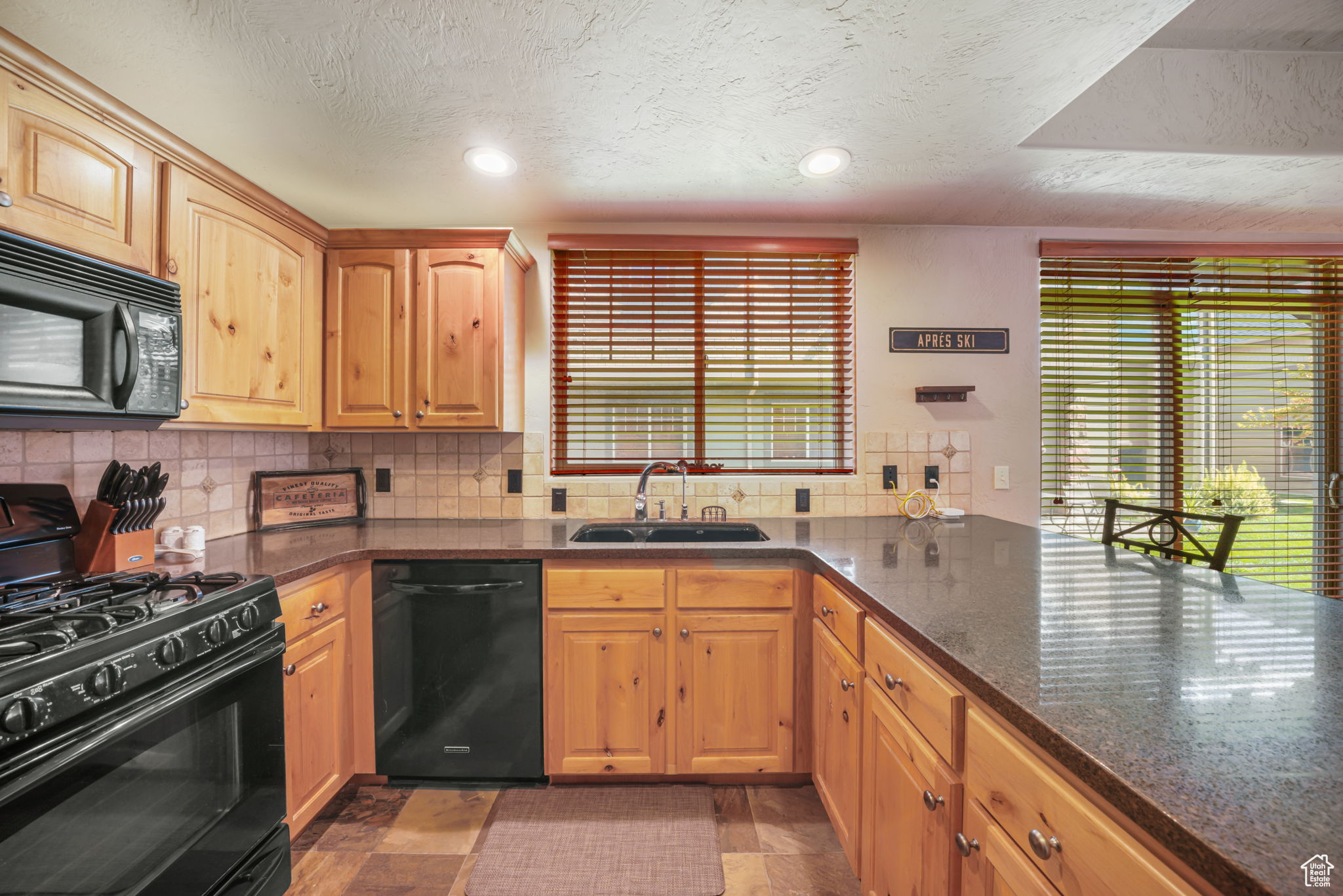 FOX POINTE@REDSTONE - Residential
