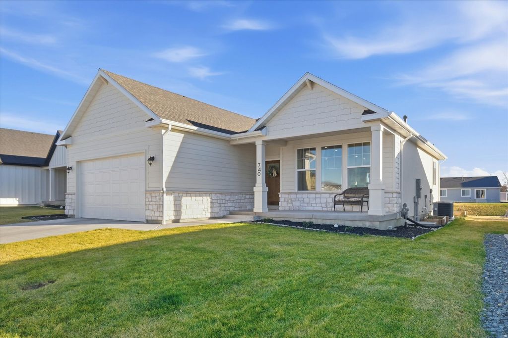 Photo of 740 W 500 N, Smithfield, UT 84335 (MLS # 2145060)