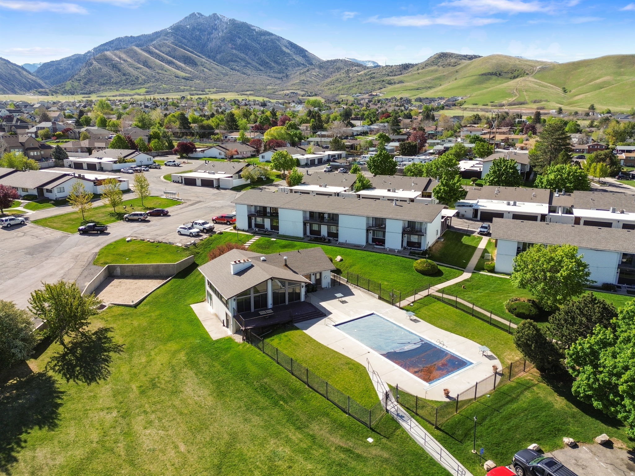 BENCHMARK VILLAGE - Residential