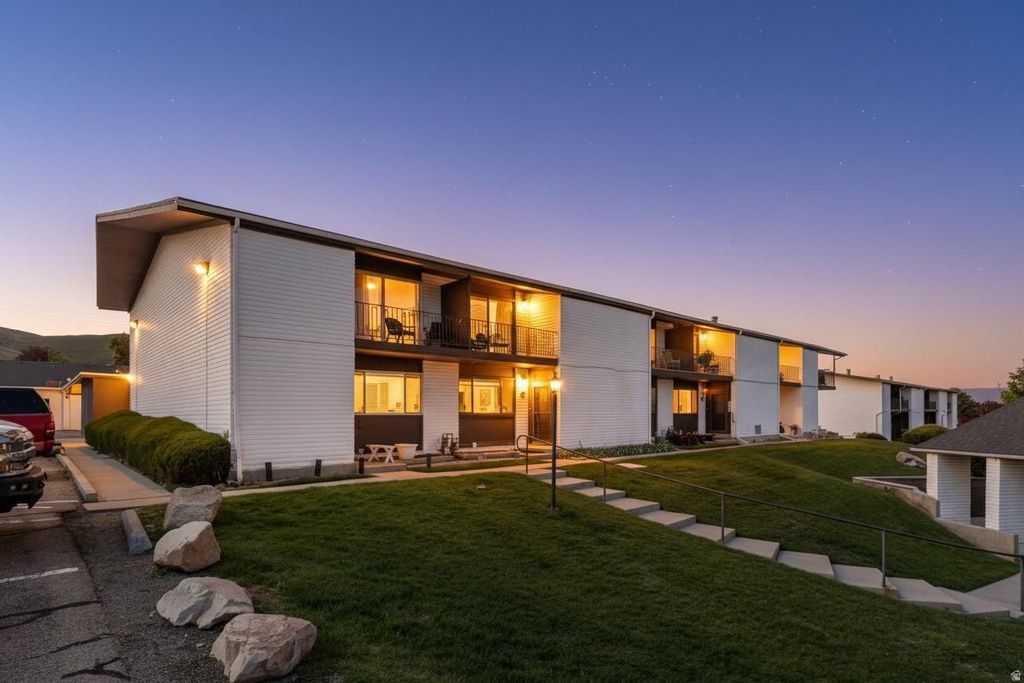 Photo of 41 BENCHMARK VLG, Tooele, UT 84074 (MLS # 2154370)