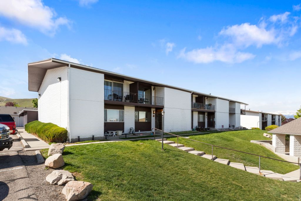Photo of 41 BENCHMARK VLG, Tooele, UT 84074 (MLS # 2154370)