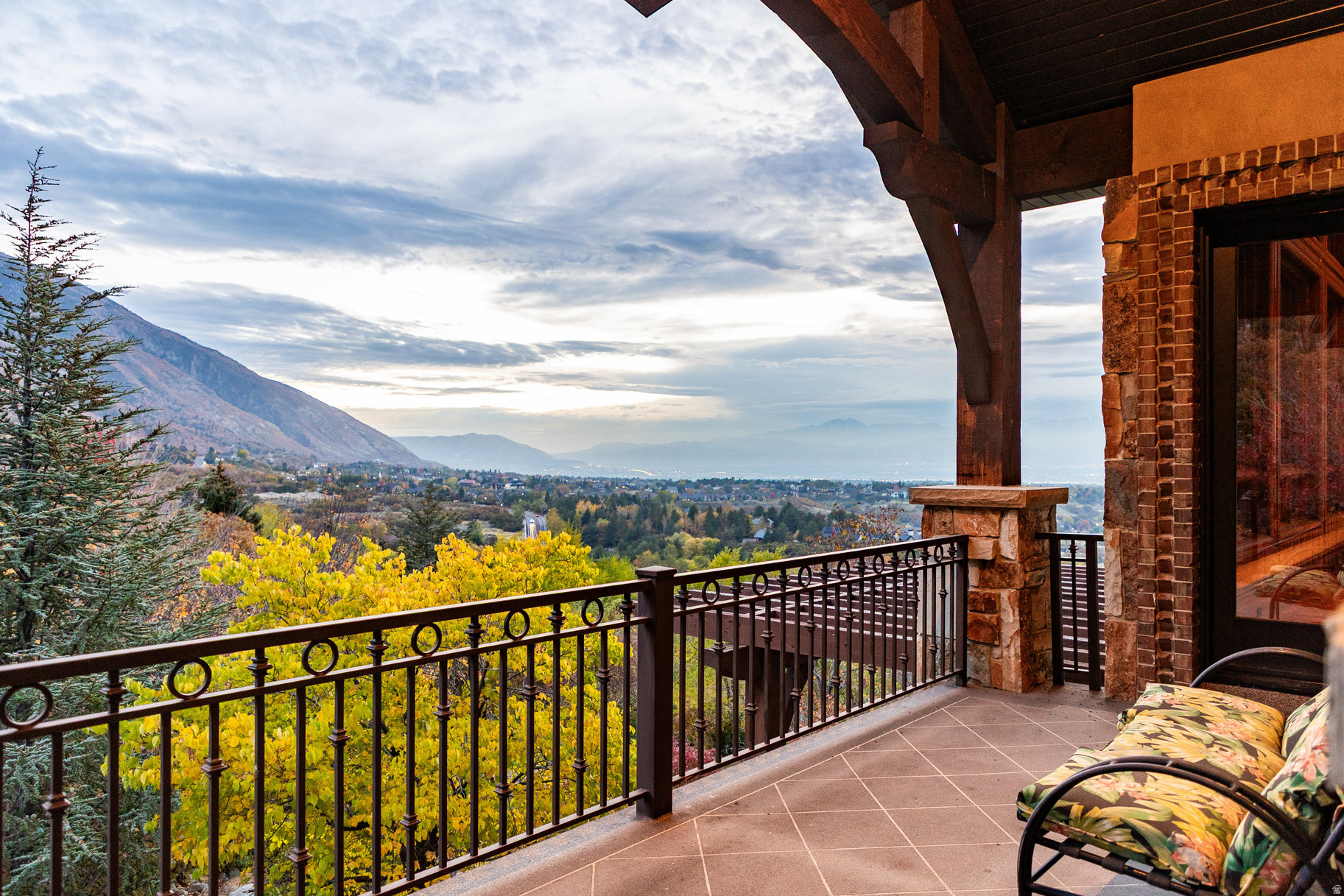 SEVEN SPRINGS - Residential