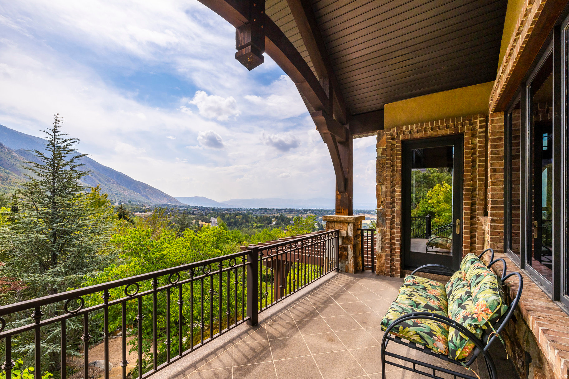 SEVEN SPRINGS - Residential