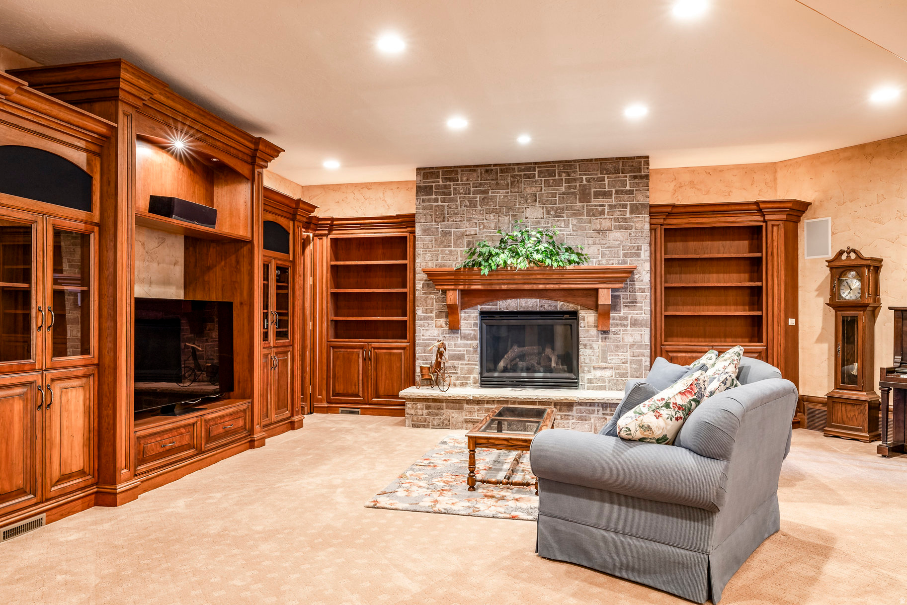 SEVEN SPRINGS - Residential