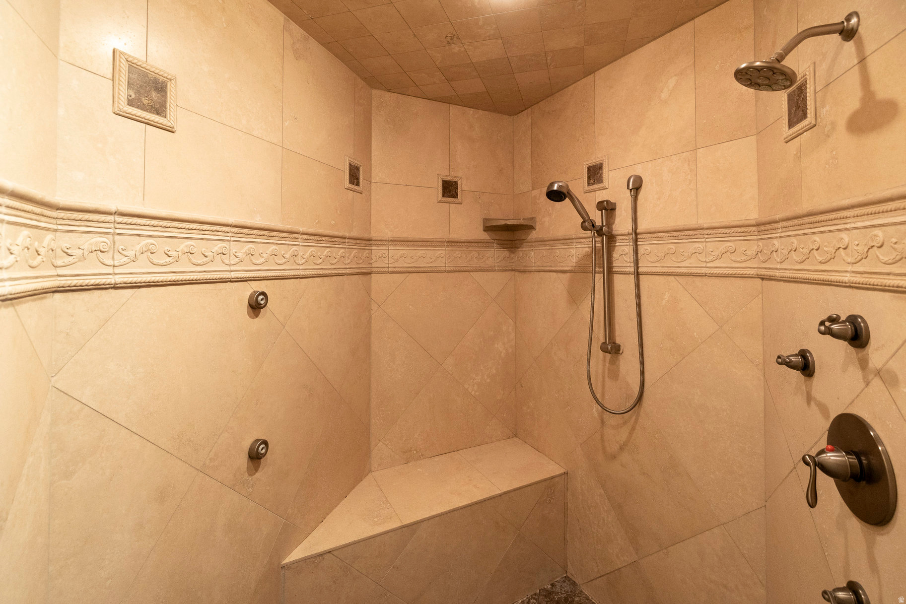 SEVEN SPRINGS - Residential