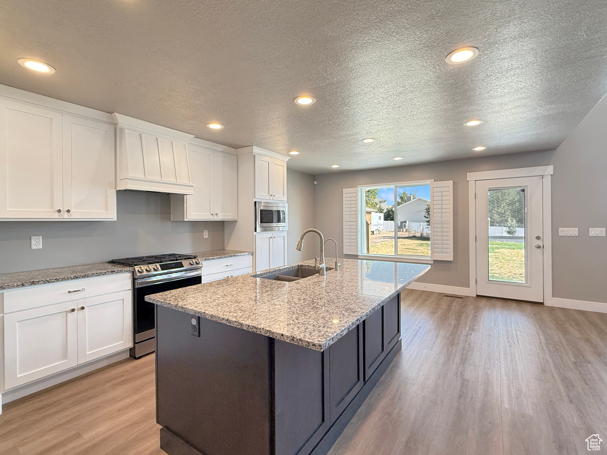 ANNIES LANDING - Residential