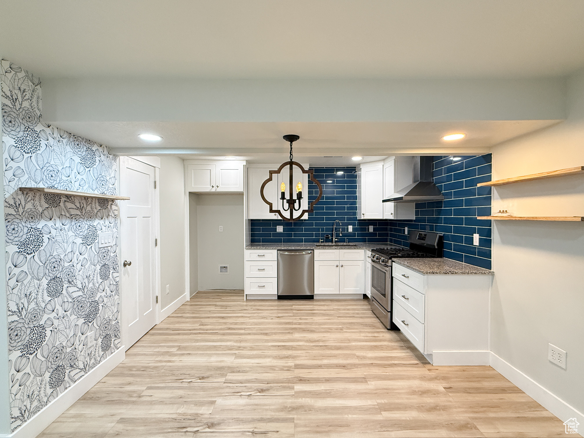 ANNIES LANDING - Residential