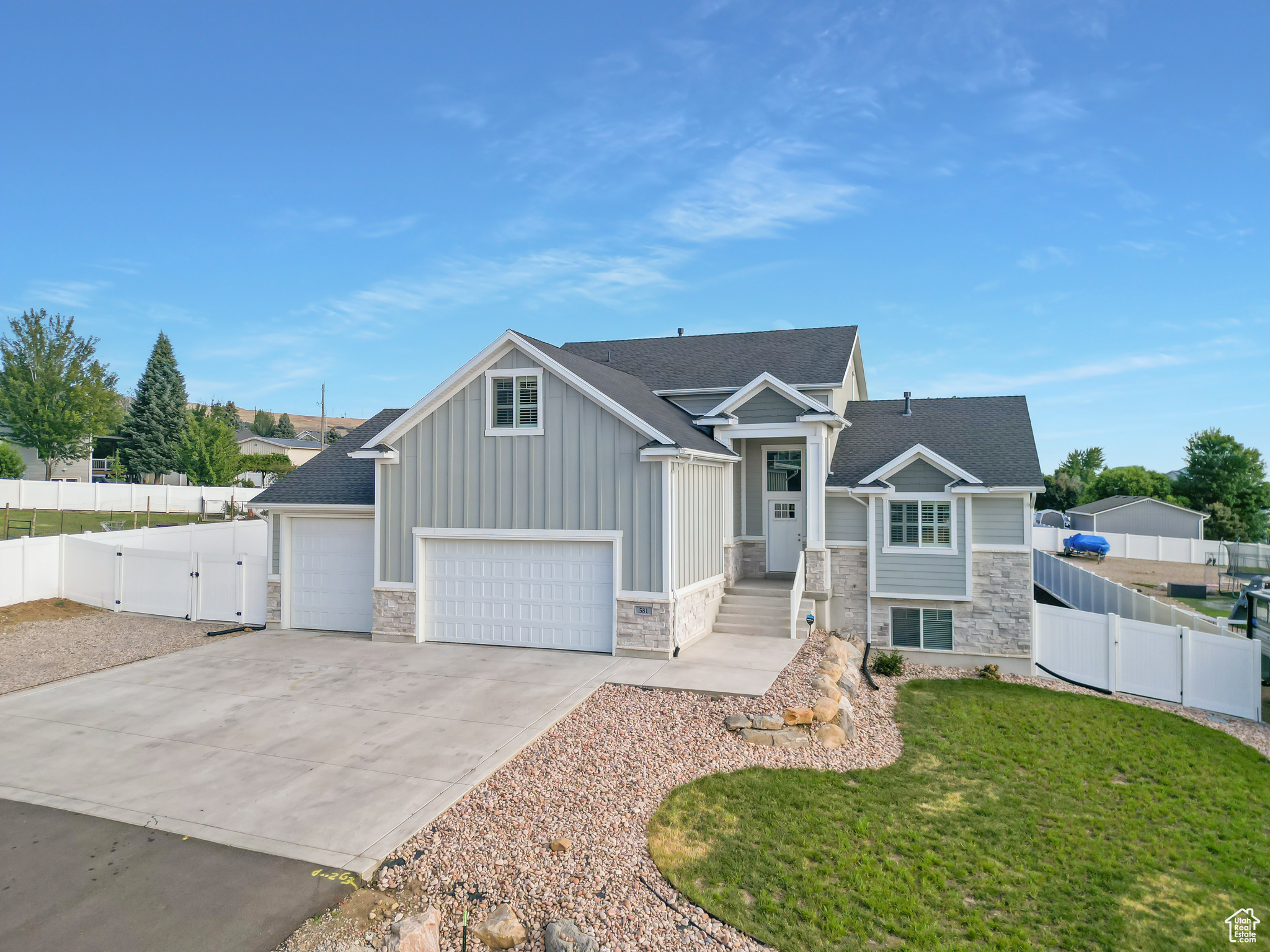 ANNIES LANDING - Residential
