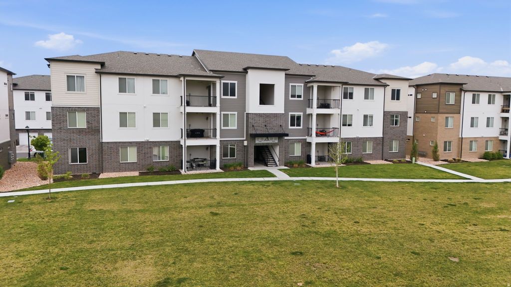 Photo of 698 N 380 W #AA 303, Vineyard, UT 84059 (MLS # 2153405)