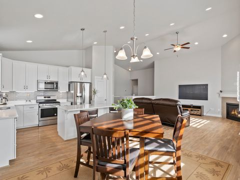 Tiny photo for 611 S 2100 W, Lehi, UT 84043 (MLS # 2154850)