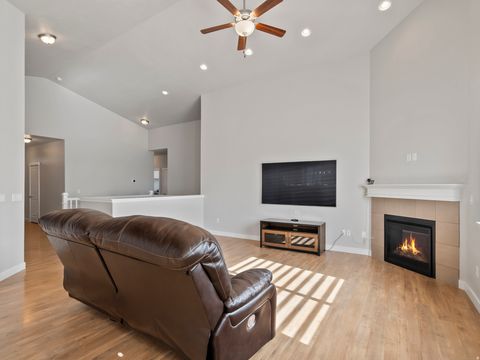 Tiny photo for 611 S 2100 W, Lehi, UT 84043 (MLS # 2154850)