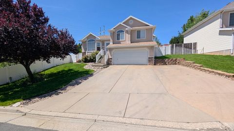 Photo of 1193 E 3225 N, Layton, UT 84040 (MLS # 2169514)