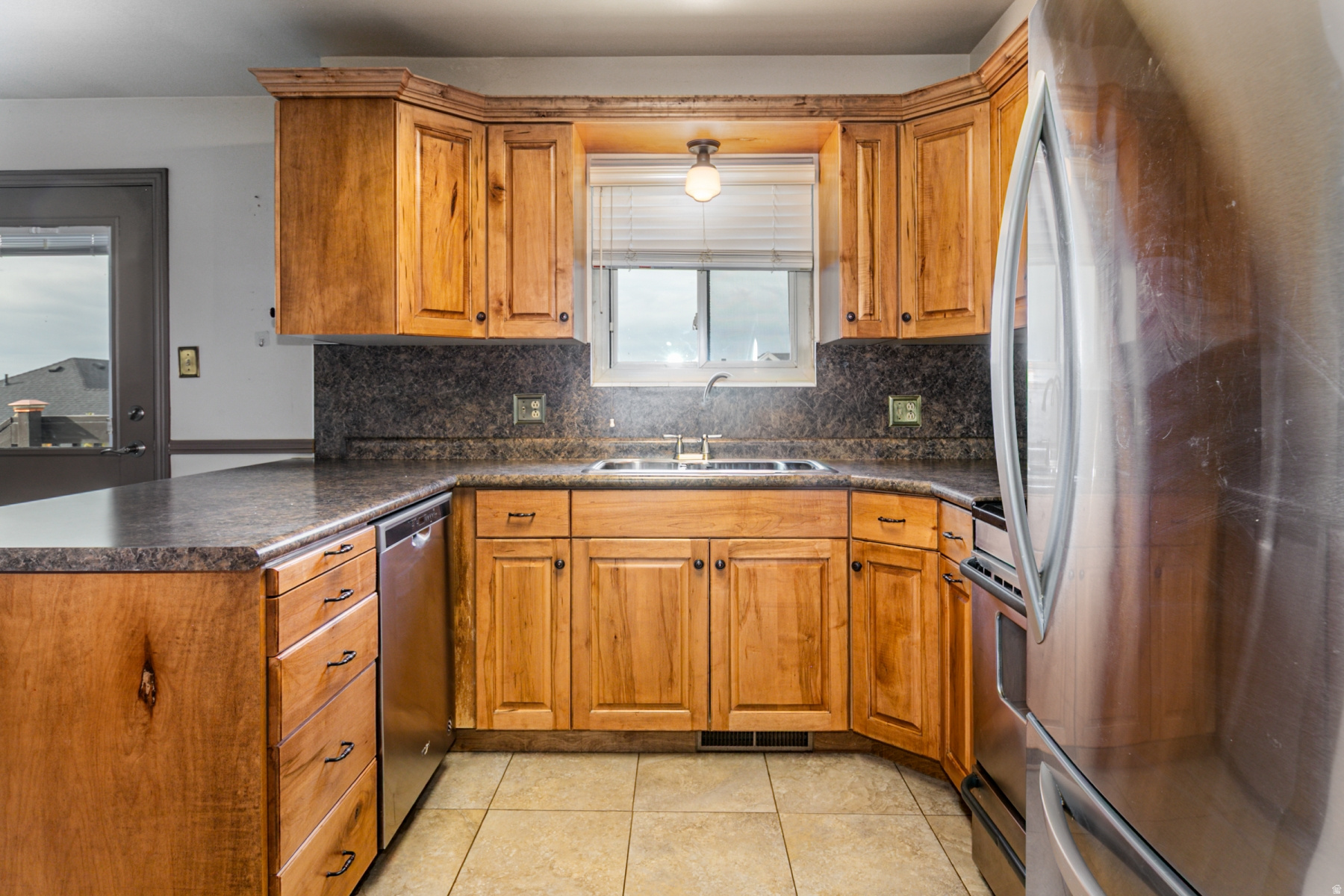 CONTINENTAL ESTATES - Residential