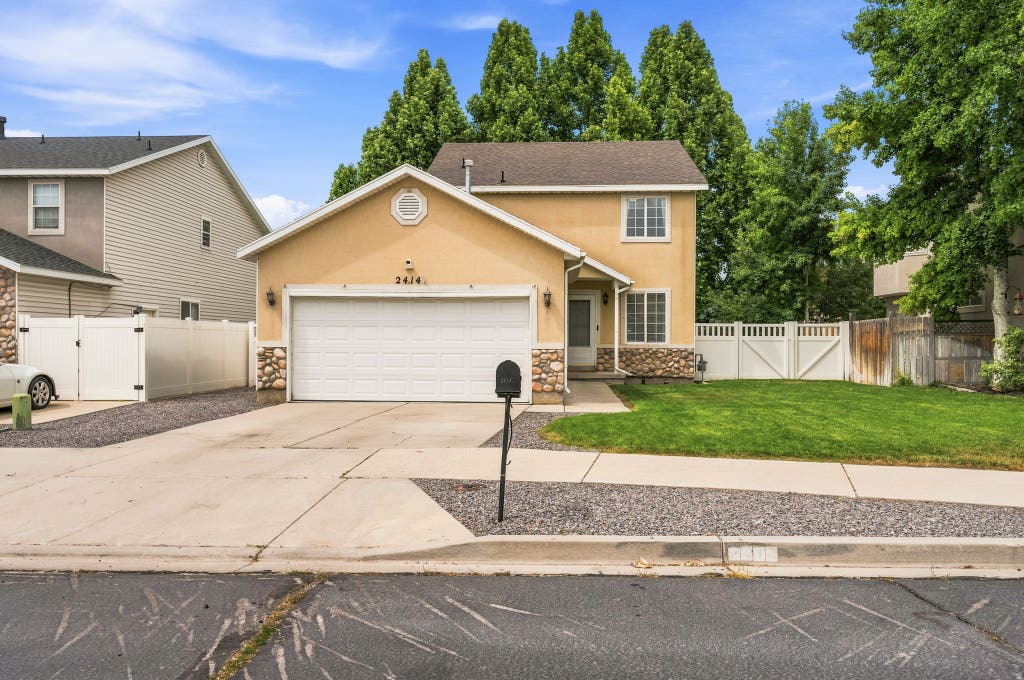 Photo of 2414 W 230 S, Provo, UT 84601 (MLS # 2172831)