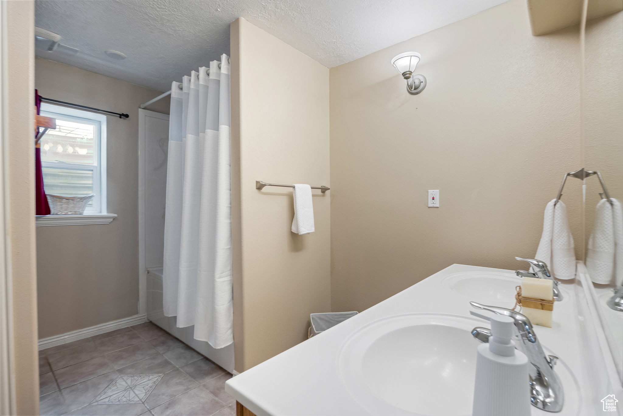 Payson, Utah 84651, United States, 6 Bedrooms Bedrooms, ,3 BathroomsBathrooms,Residential,Active,179018