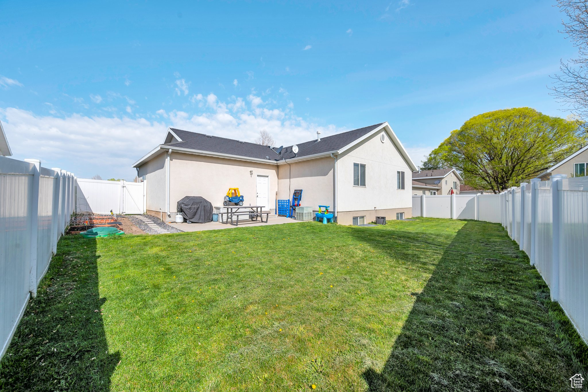 Payson, Utah 84651, United States, 5 Bedrooms Bedrooms, ,2 BathroomsBathrooms,Residential,Pending,116695