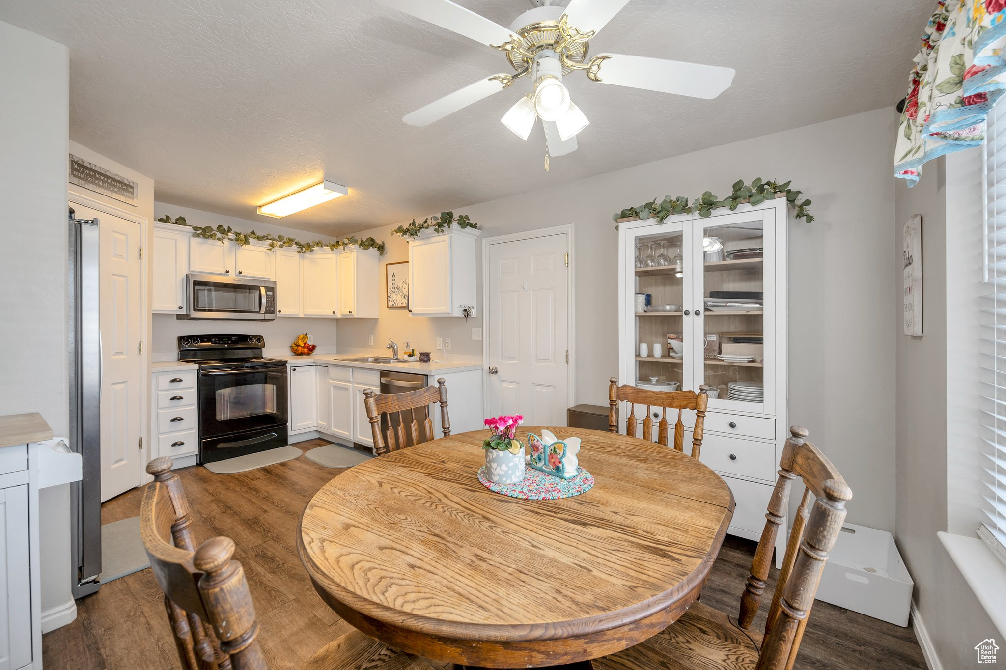 Payson, Utah 84651, United States, 5 Bedrooms Bedrooms, ,2 BathroomsBathrooms,Residential,Pending,116695