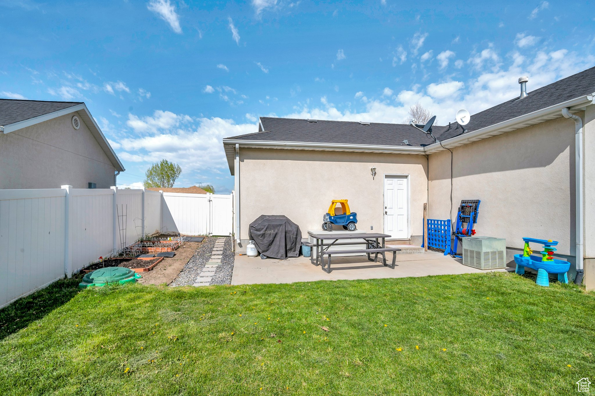 Payson, Utah 84651, United States, 5 Bedrooms Bedrooms, ,2 BathroomsBathrooms,Residential,Pending,116695