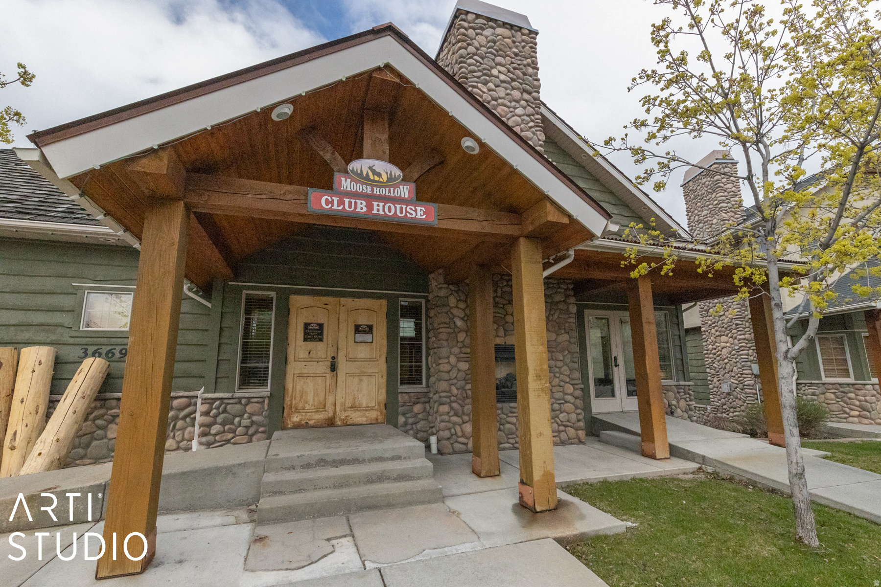 MOOSE HOLLOW - Residential