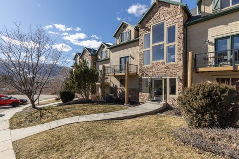 Photo of 3521 N FOX RUN DR #808, Eden, UT 84310 (MLS # 2139785)