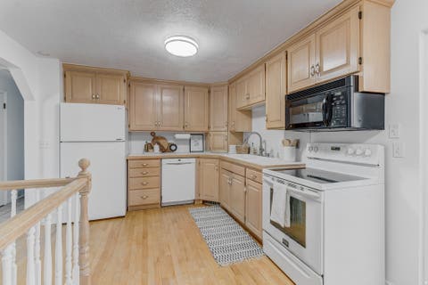 Tiny photo for 325 S 900 E, Kaysville, UT 84037 (MLS # 2179926)