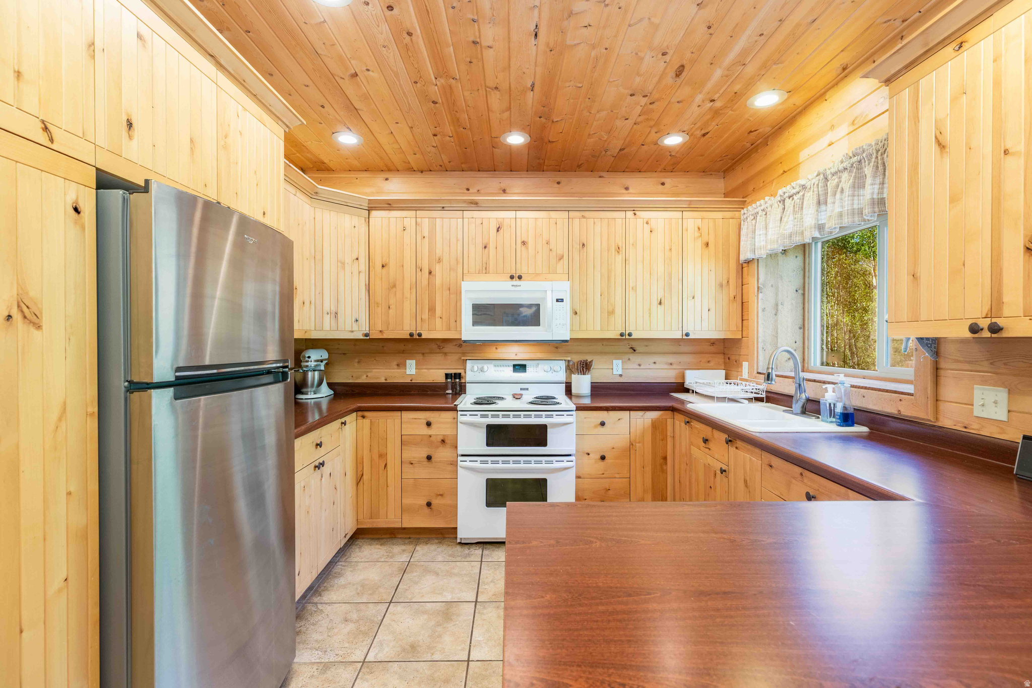 MEADOW VIEW RANCH - Residential Lease