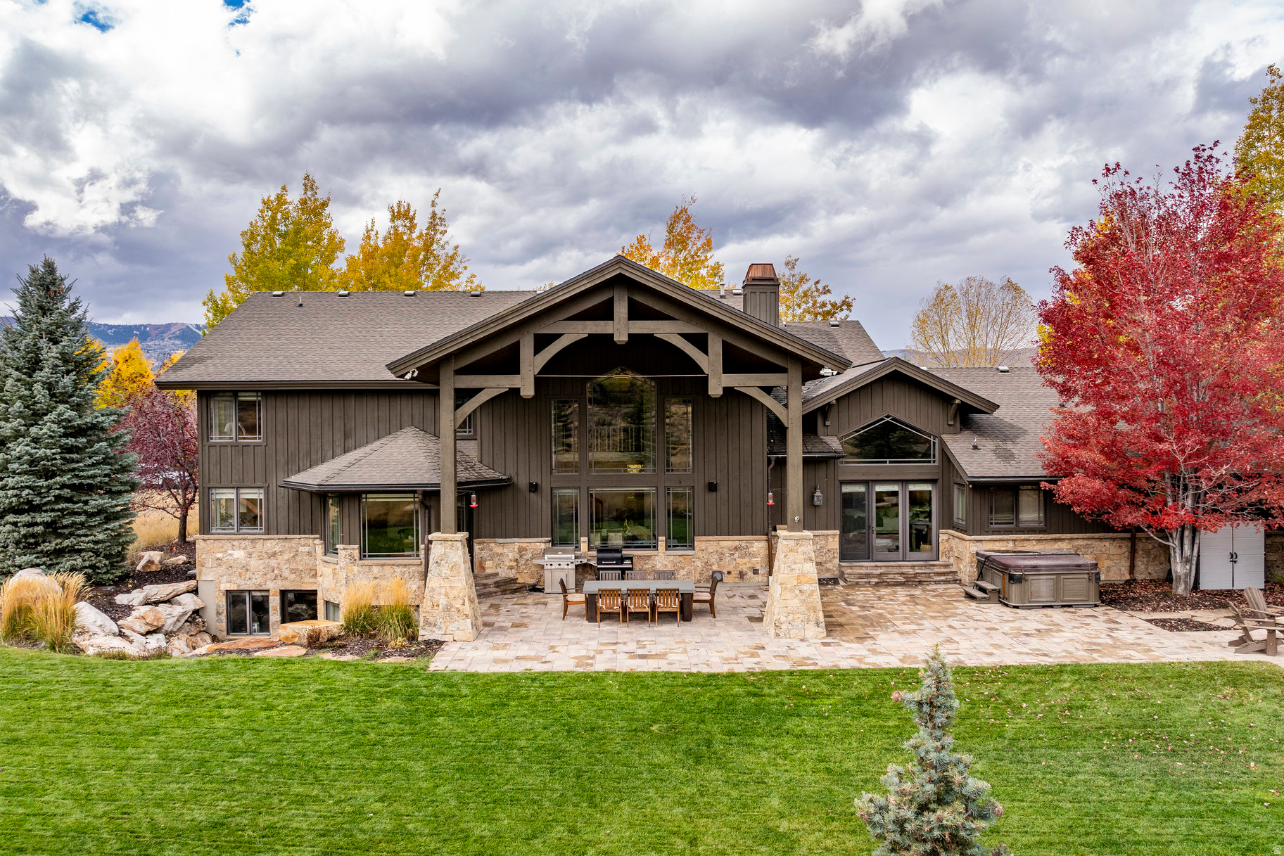 5785 MOUNTAIN RANCH DR