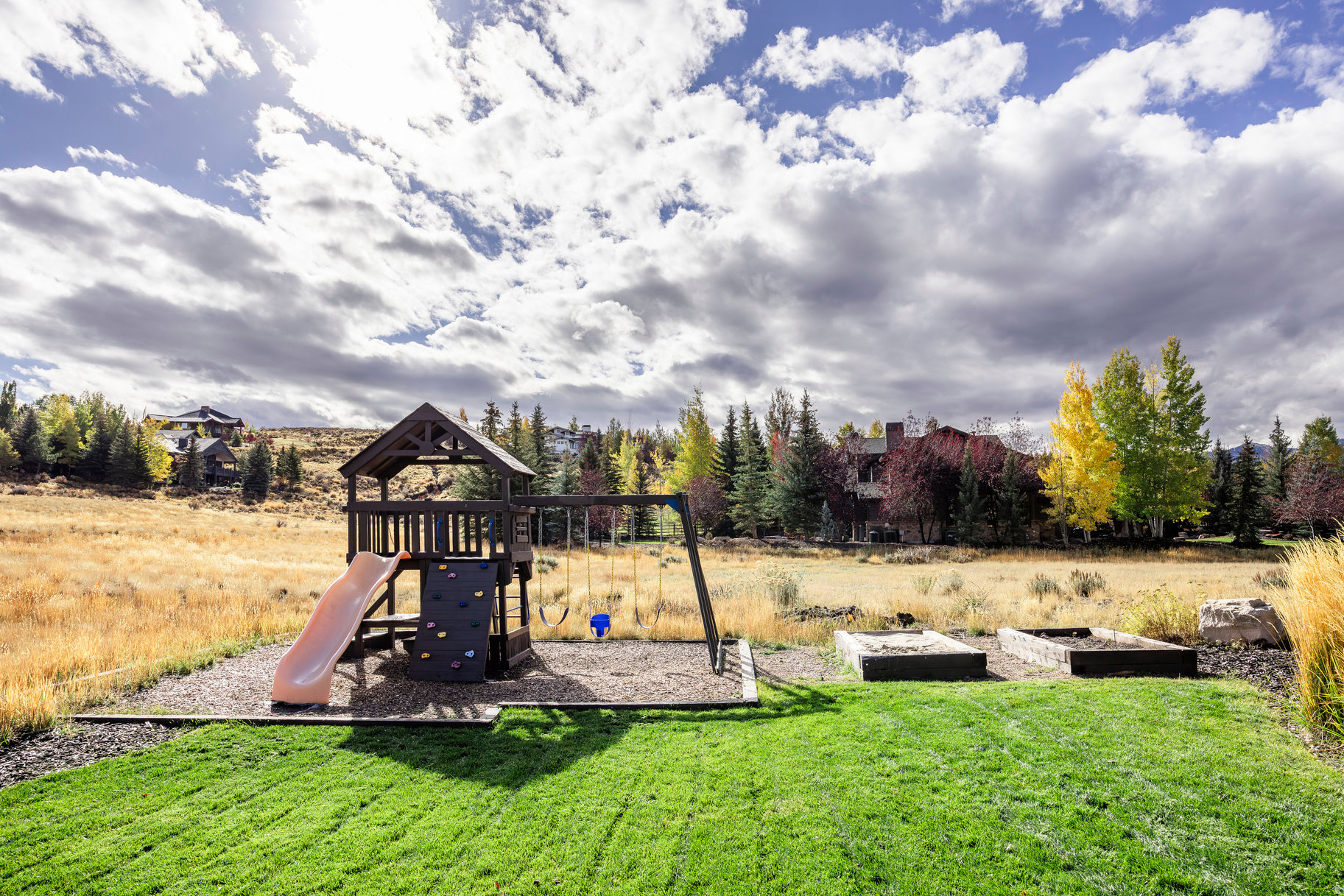 MOUNTAIN RANCH ESTATES - Residential