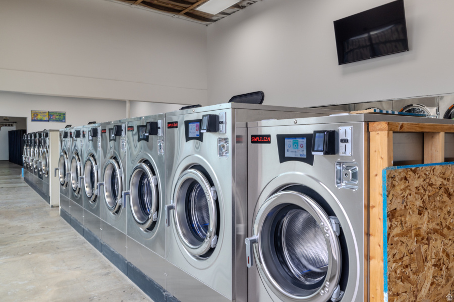 OAKLEY - Commercial Sale