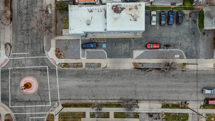 OAKLEY - Commercial Sale